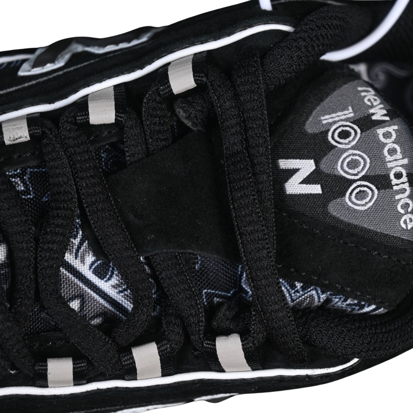 Tênis NB 1000 Camurça Preto detalhes Branco