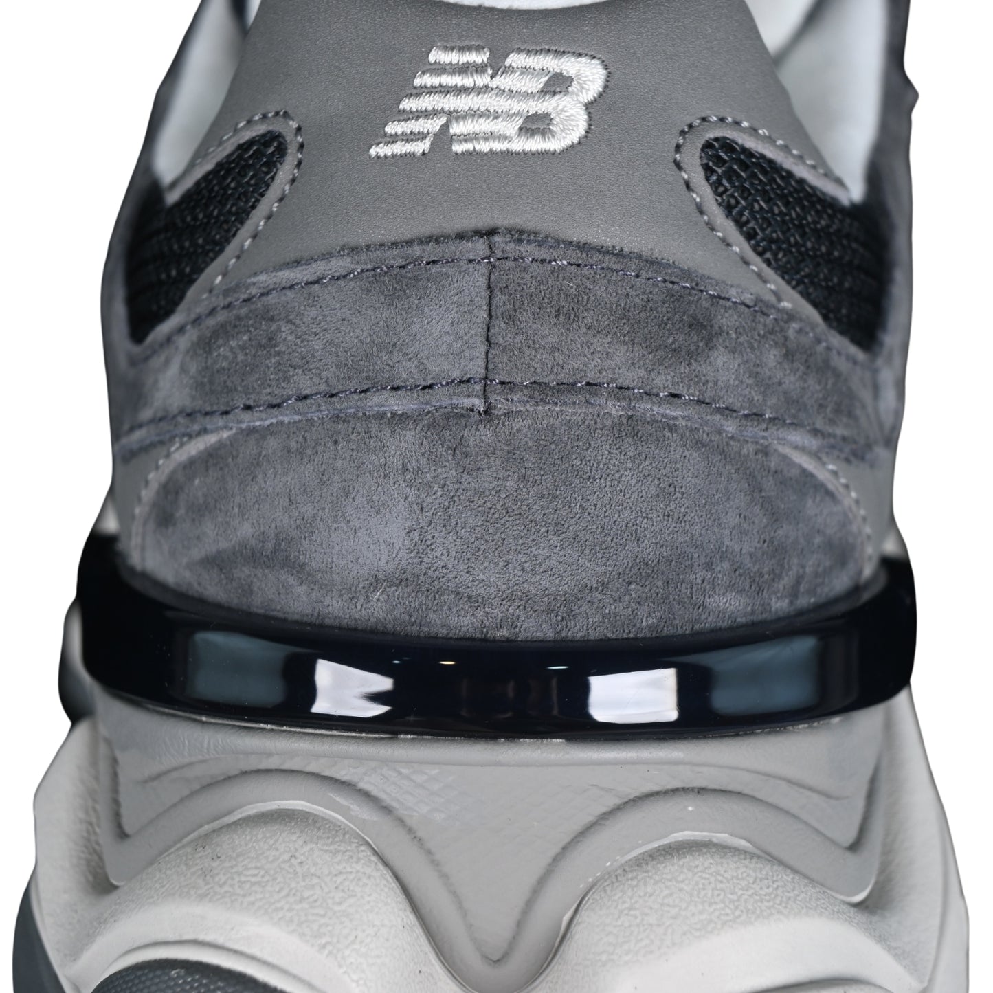 Tênis NB 9060 Camurça Cinza Escuro com Cinza e Branco