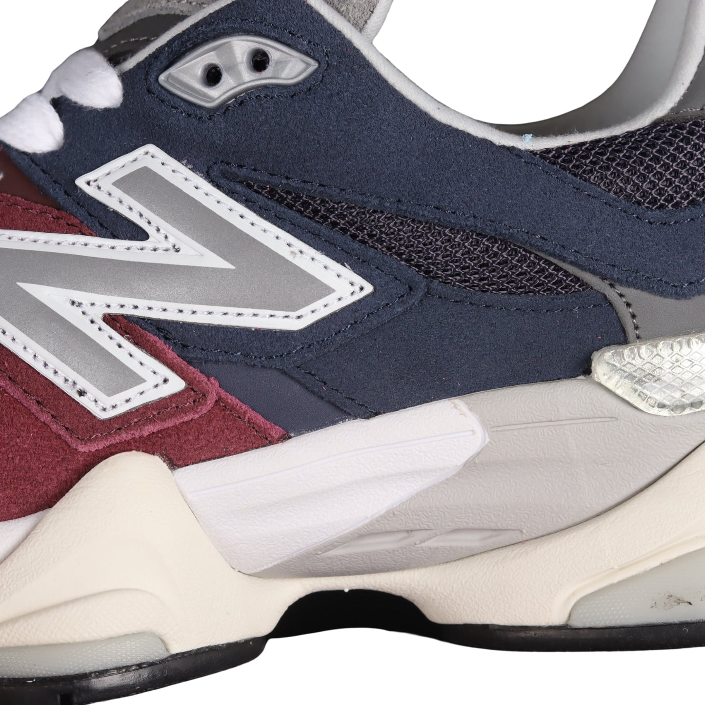 Tênis NB 9060 Camurça Vermelho com azul escuro e Off White