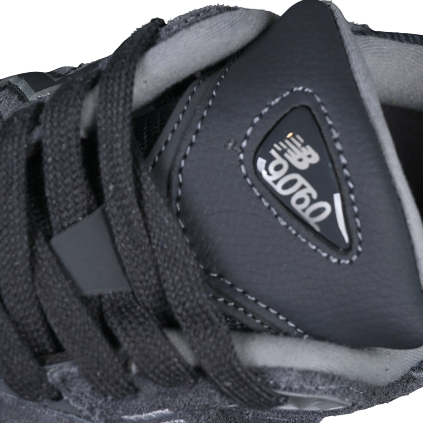 Tênis NB 9060 Camurça Cinza Escuro e Cinza Claro