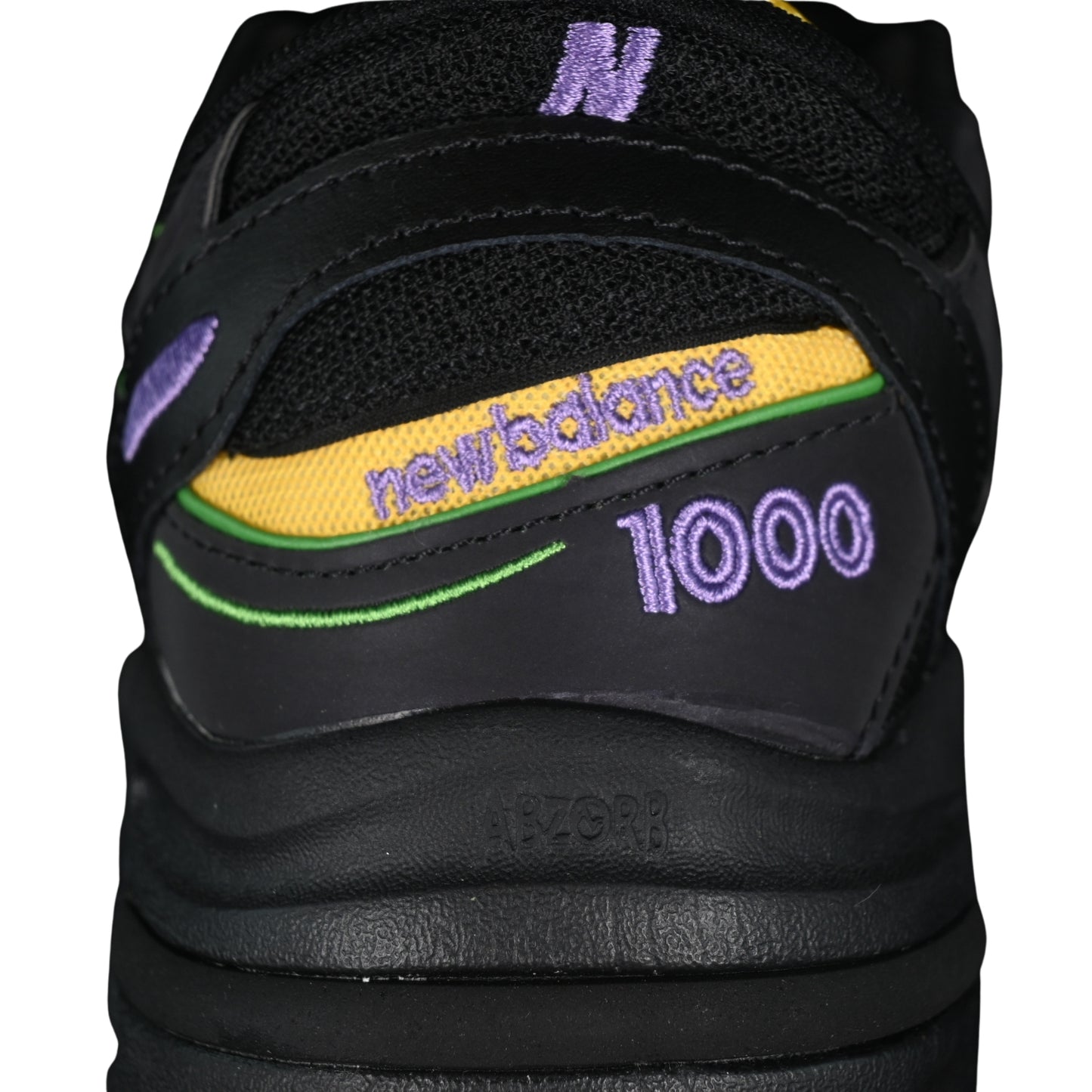 Tênis NB 1000 Preto detalhes coloridos