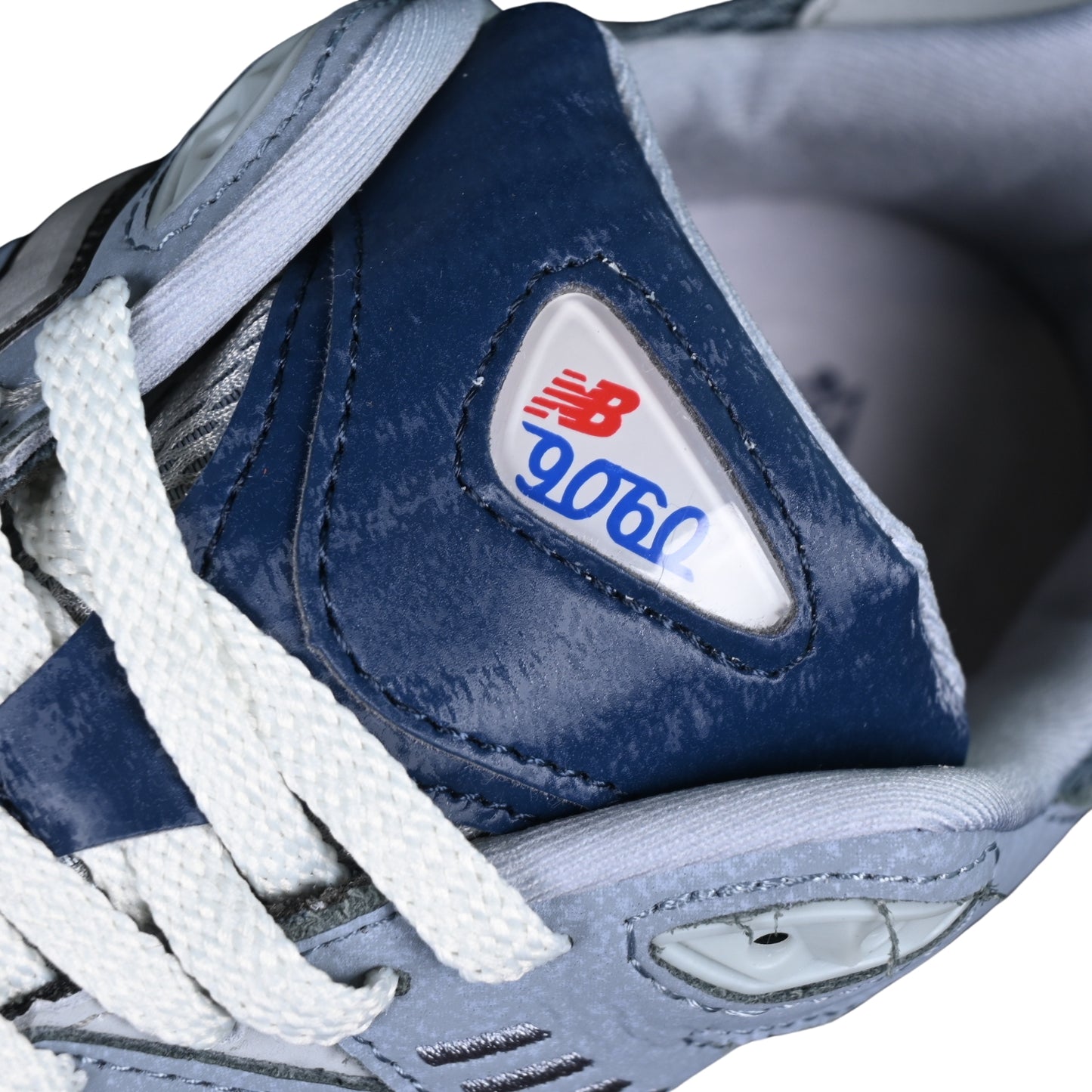 Tênis NB 9060 Azul com Azul claro e Detalhes no couro