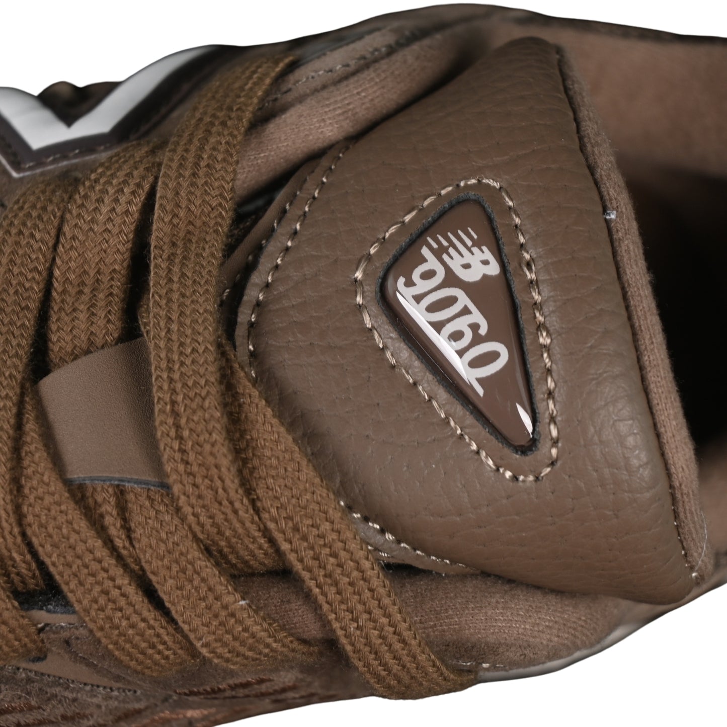 Tênis NB 9060 Camurça Marrom com Bege