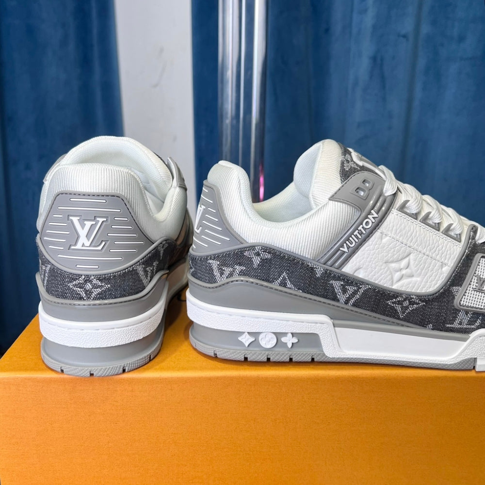 Sneaker LV Trainer Cinza