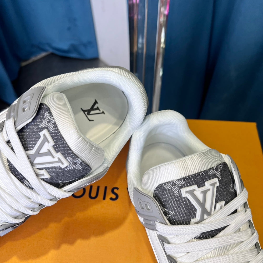 Sneaker LV Trainer Cinza
