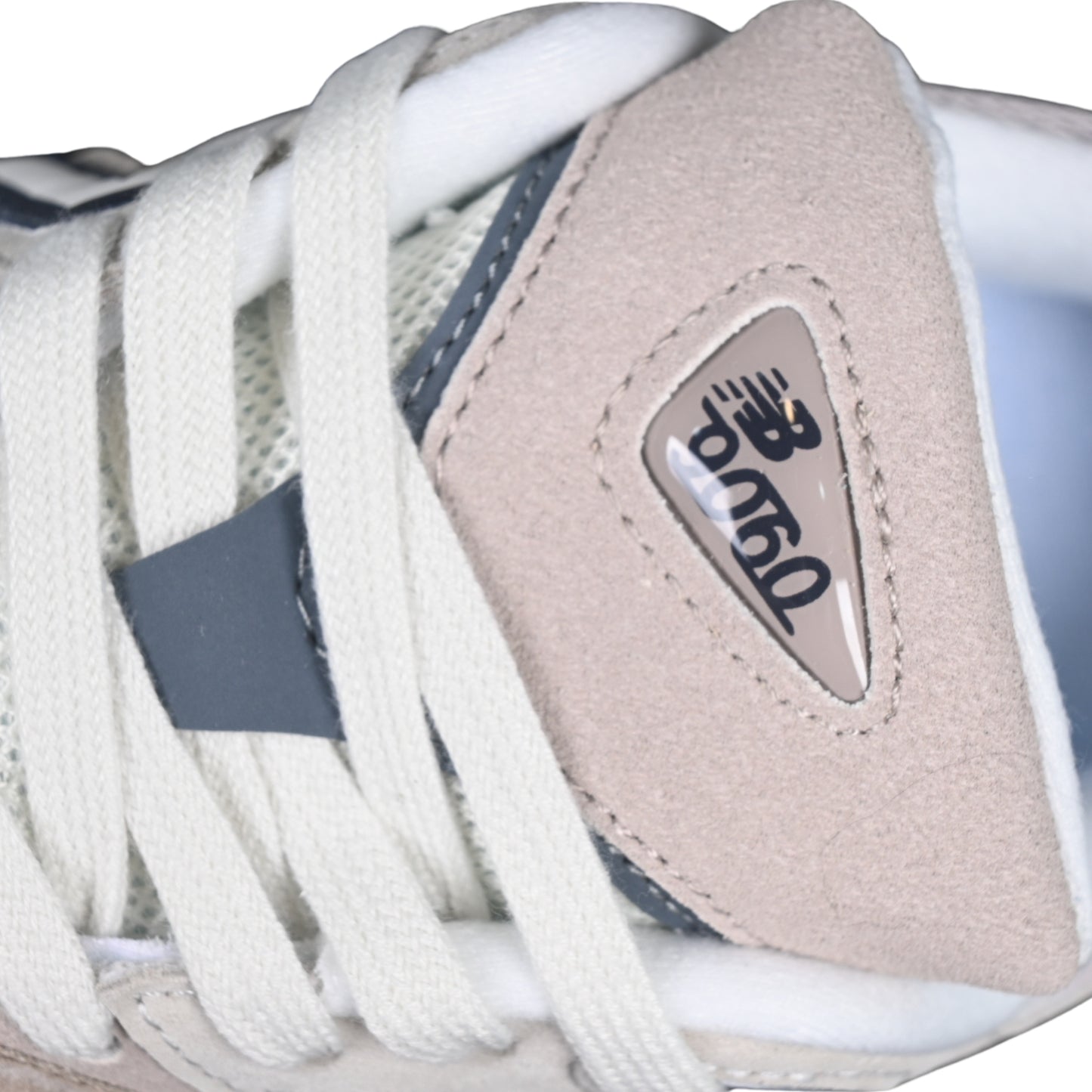 Tênis NB 9060 Camurça Bege Azul e Branco