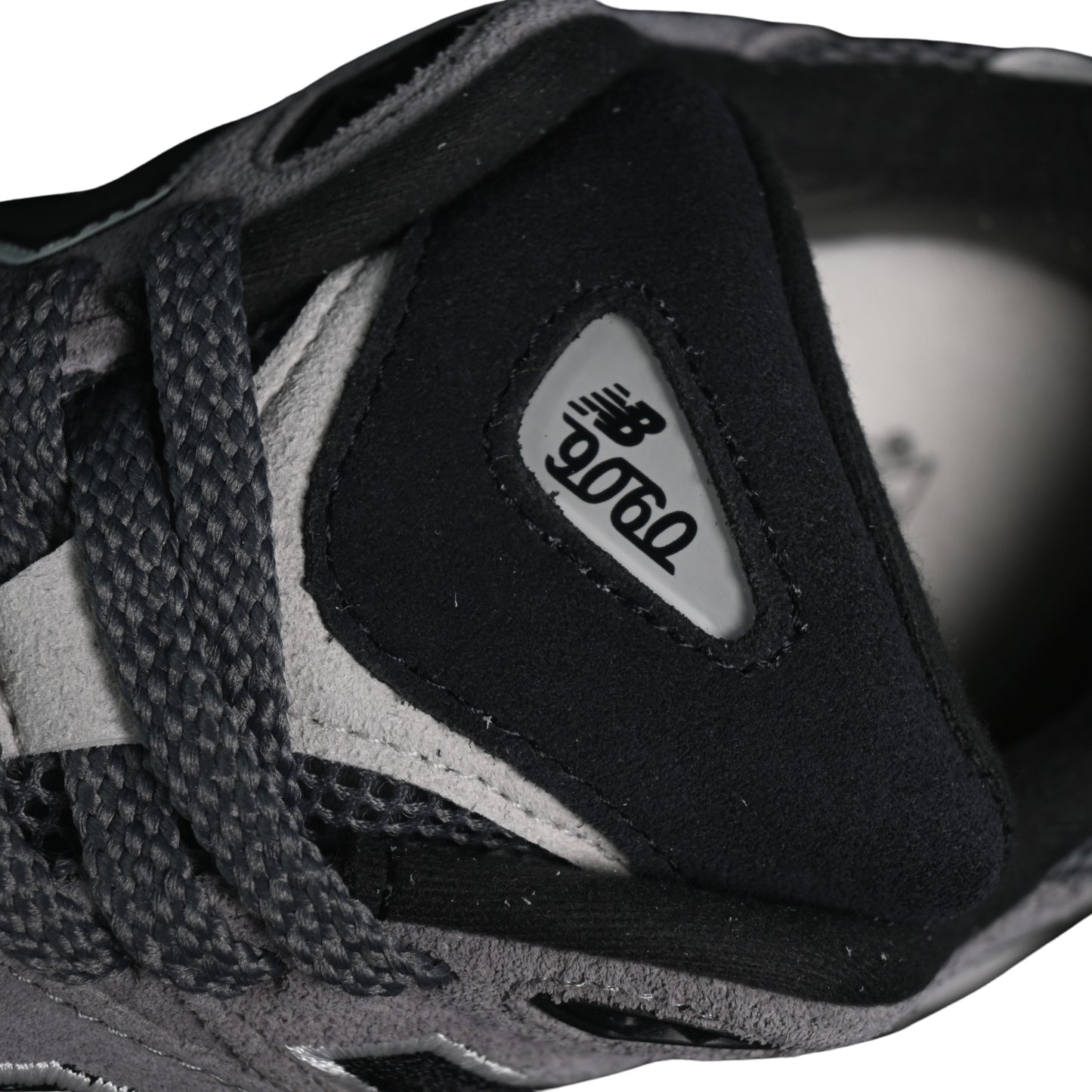 Tênis NB 9060 Camurça Cinza Claro e Cinza escuro