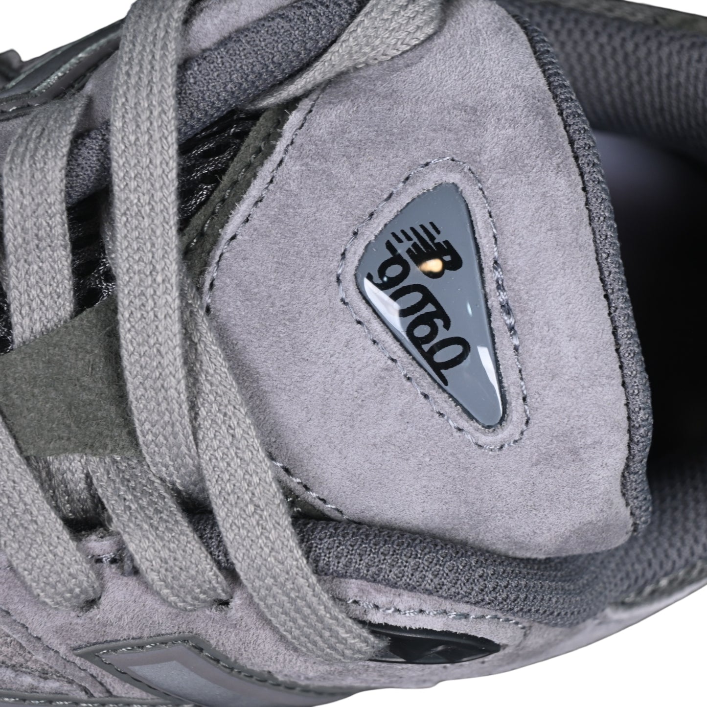 Tênis NB 9060 Camurça Jfg inside Cinza com cinza