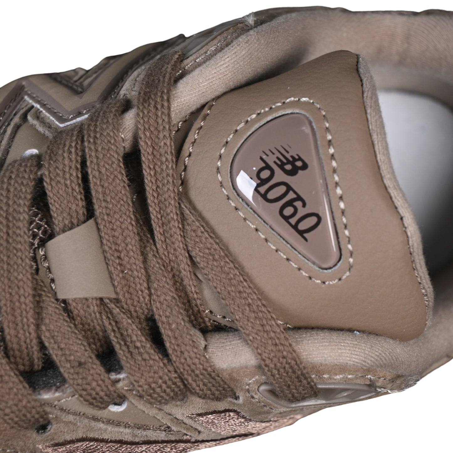 Tênis NB 9060 Camurça Marrom claro