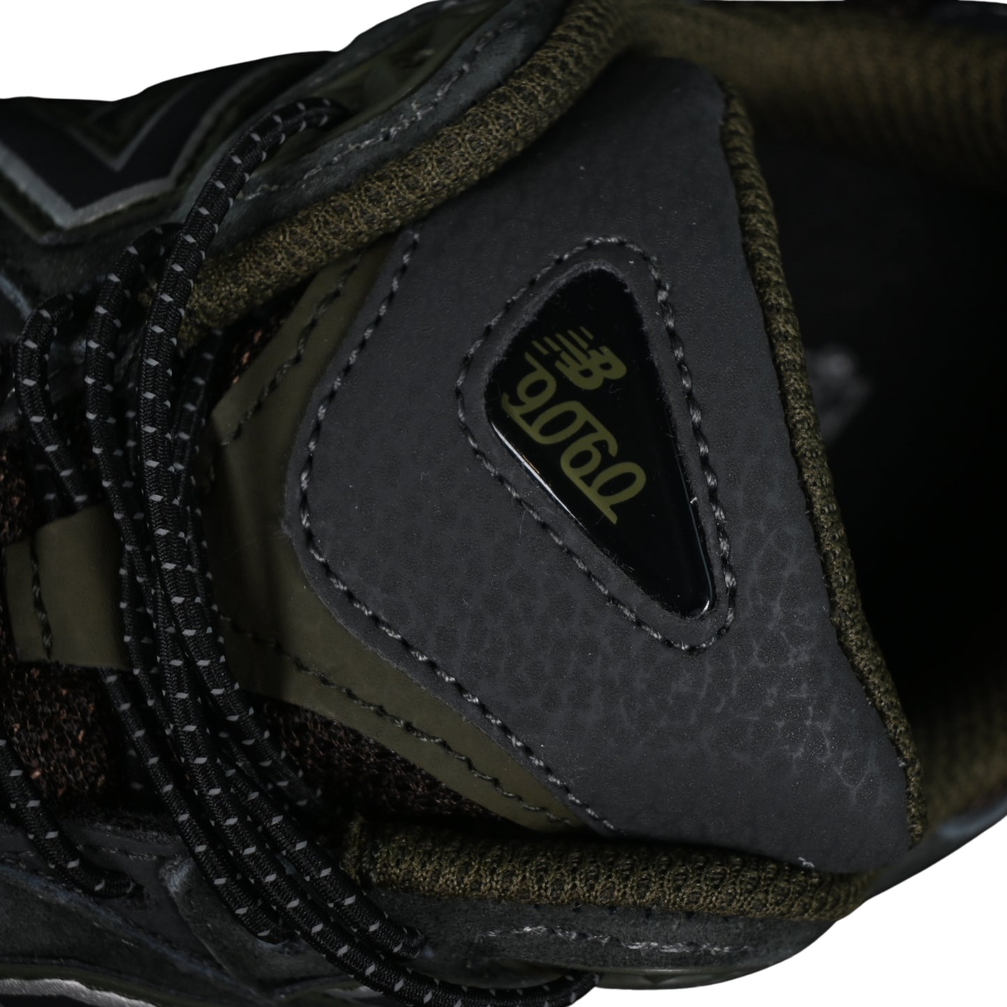 Tênis NB 9060 Camurça Azul escuro com Verde militar