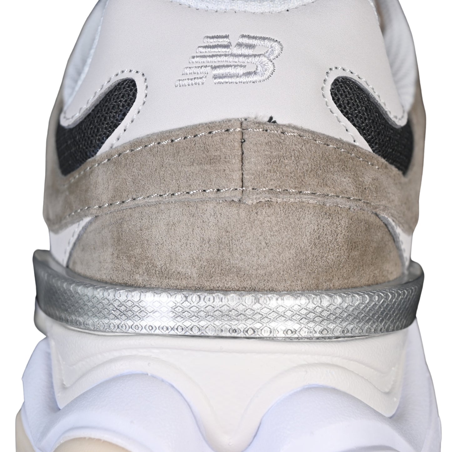 Tênis NB 9060 Camurça Marrom claro com Preto e Bege