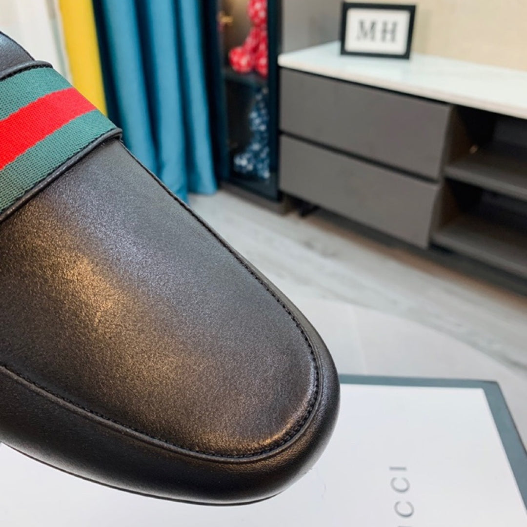 Mocassim GG Preto Couro Faixa e Logo GG