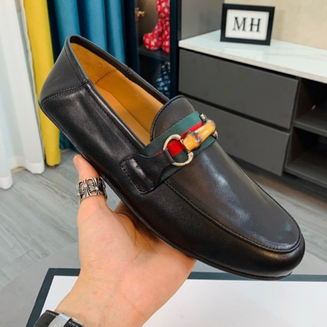 Mocassim GG Preto Couro com Faixa e Horsebit com detalhe
