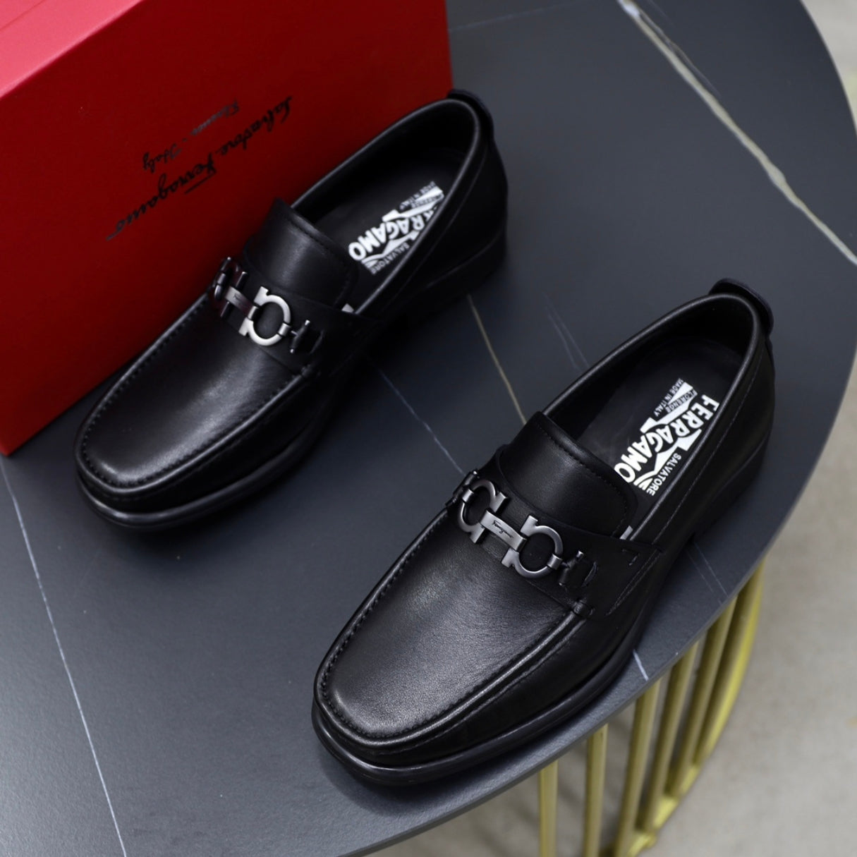 Sapato Ferragam Social Couro Preto horsebit