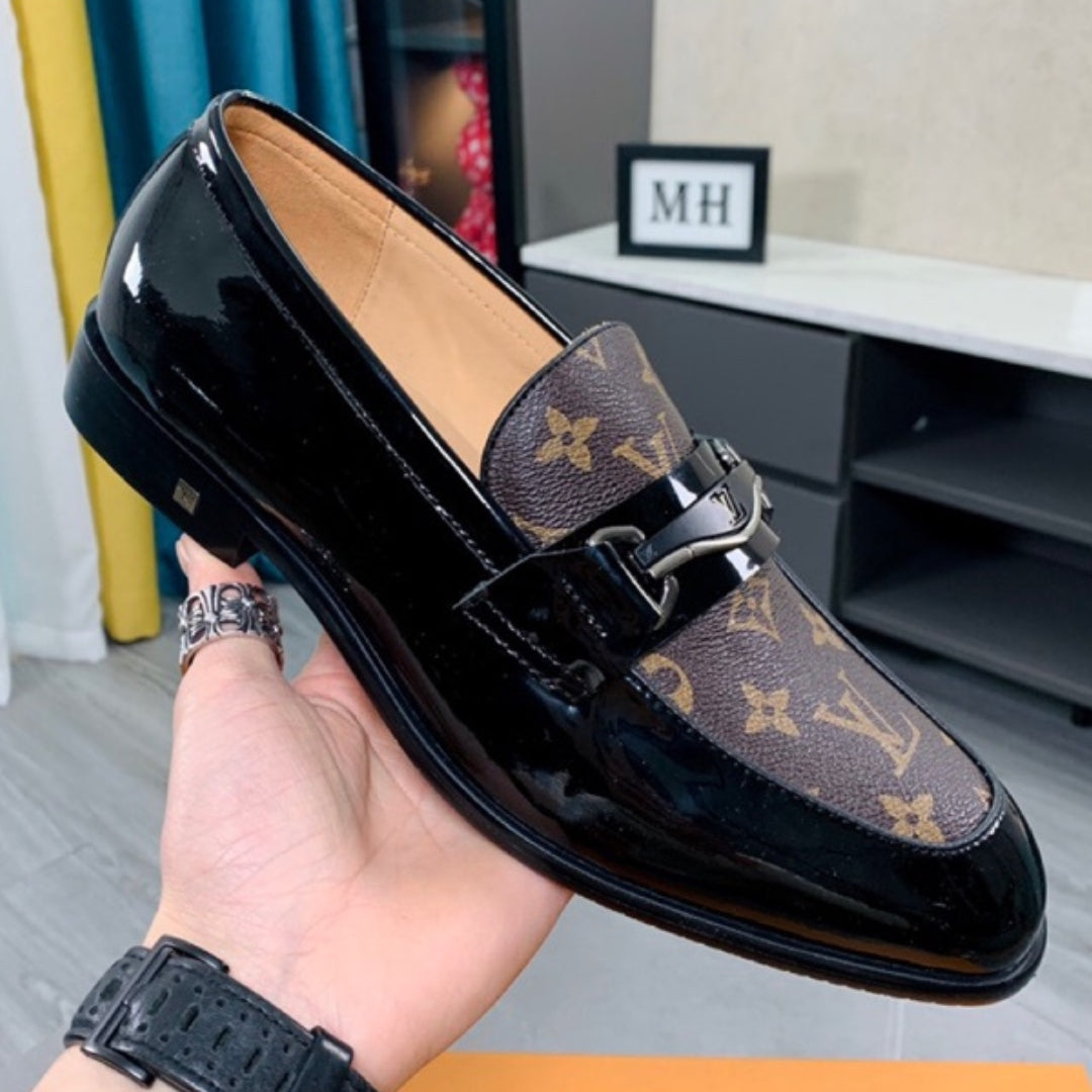 Sapato LV Social Couro Preto Brilhante Monograma logo pequena horsebit