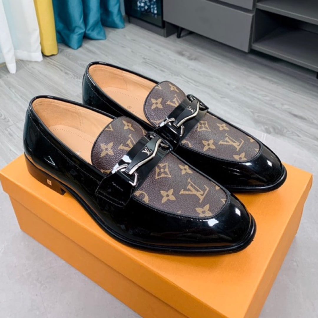 Sapato LV Social Couro Preto Brilhante Monograma logo pequena horsebit