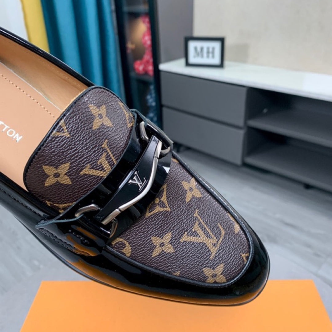 Sapato LV Social Couro Preto Brilhante Monograma logo pequena horsebit