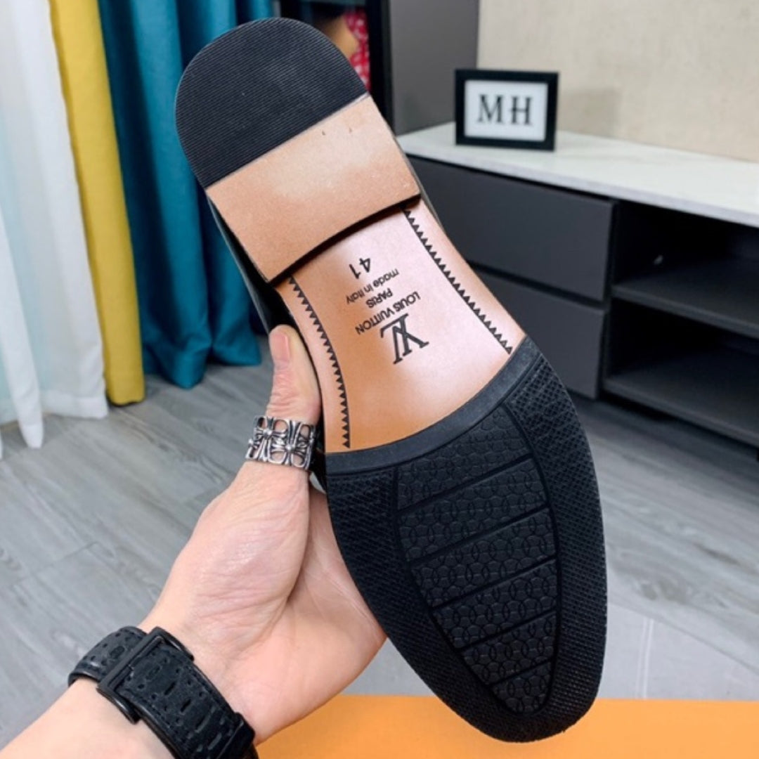 Sapato LV Social Couro Preto Brilhante Monograma logo pequena horsebit