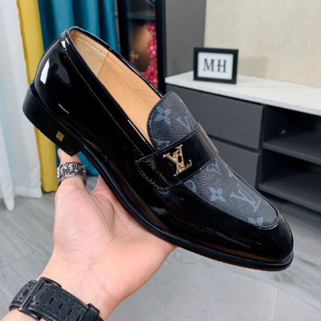 Sapato LV Social Couro Preto Brilhante monogram Azul e logo pequena canto
