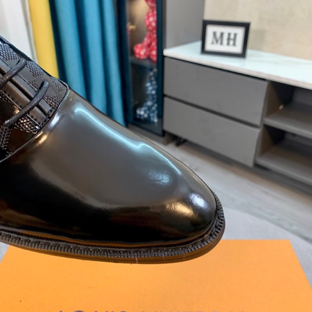 Sapato LV Social Couro Preto detalhes logo lateral