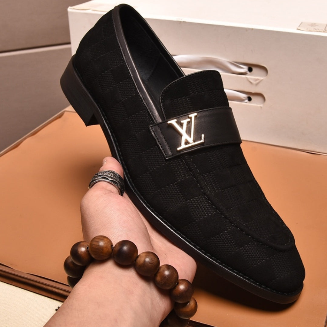 Sapato LV Social Preto Tecido detalhes logo canto