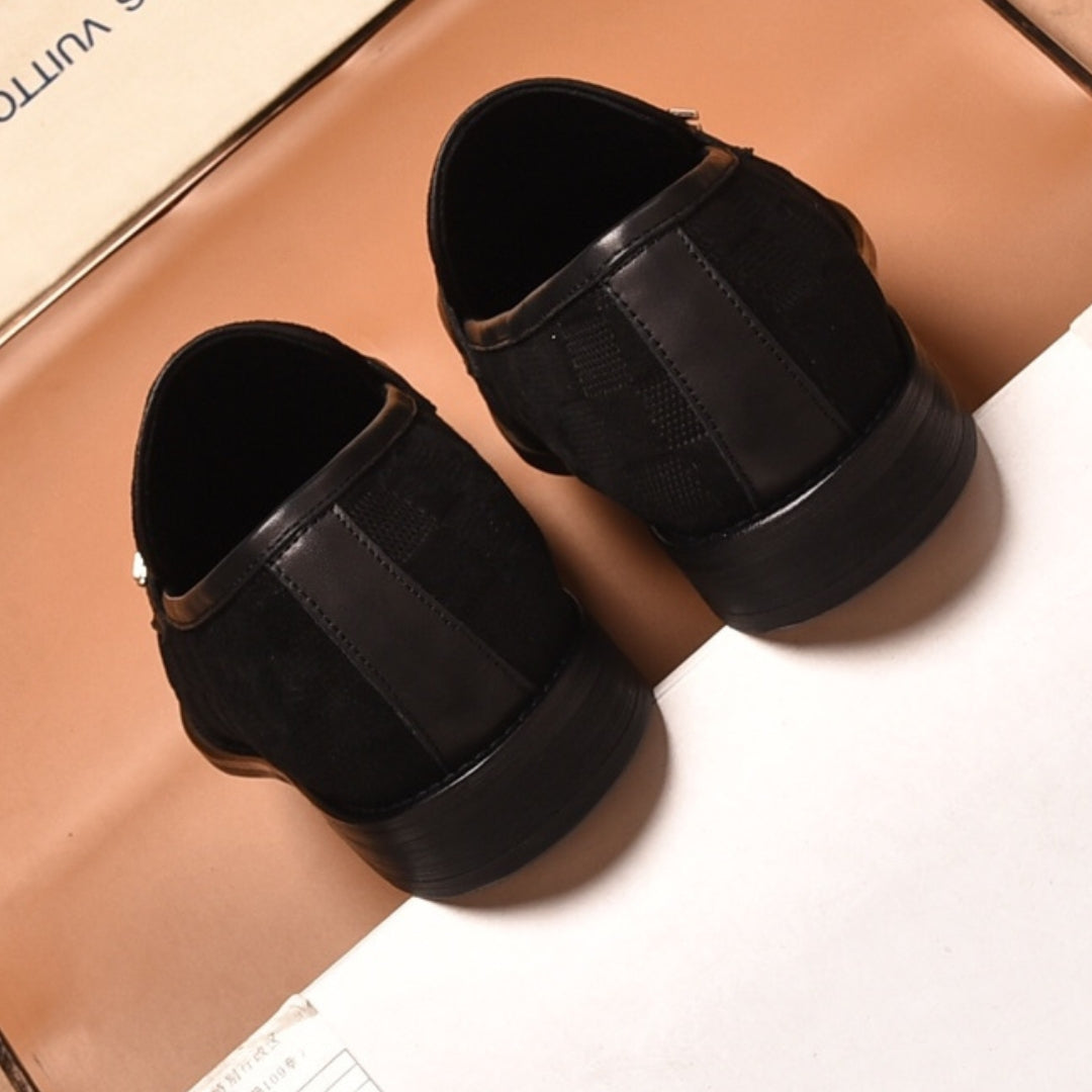 Sapato LV Social Preto Tecido detalhes logo canto
