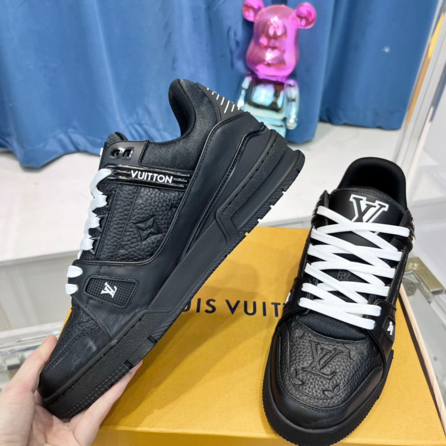 Tenis LV Trainer Preto com Branco