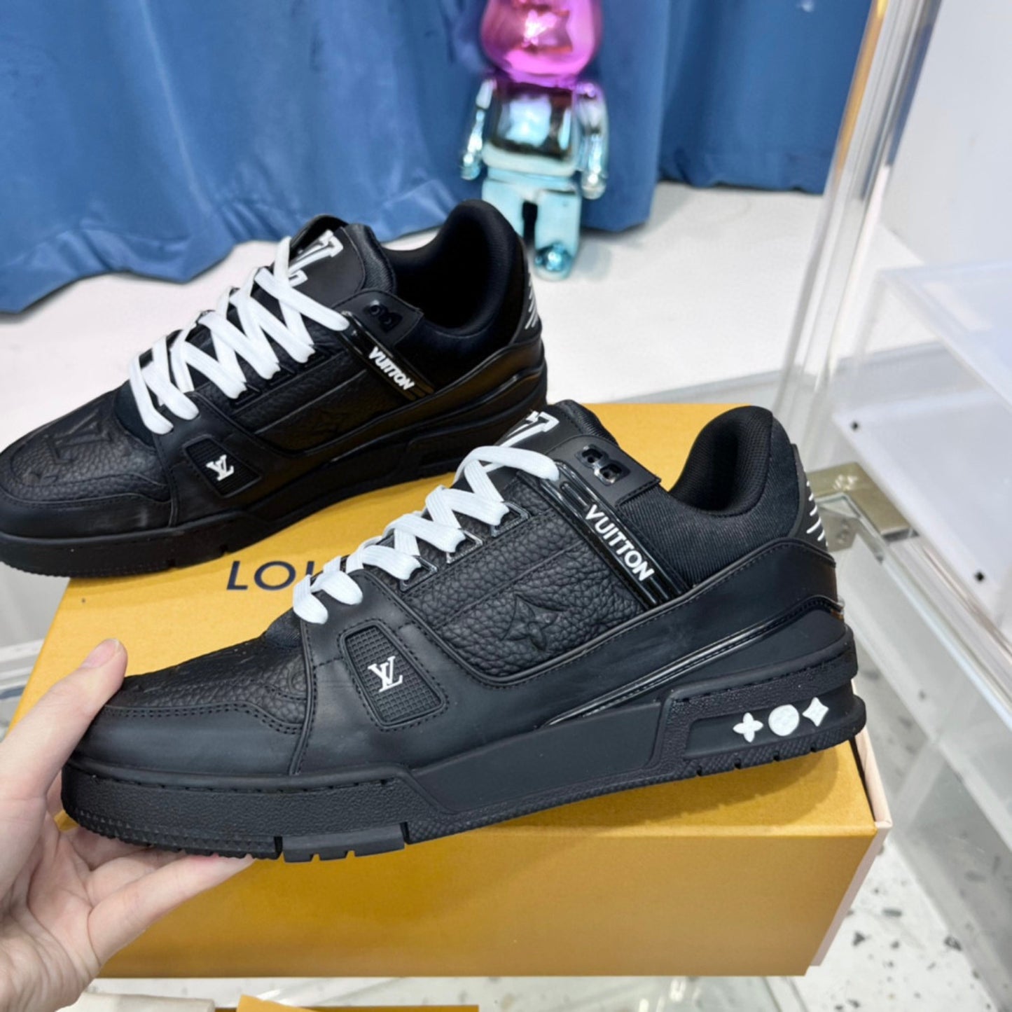 Tenis LV Trainer Preto com Branco