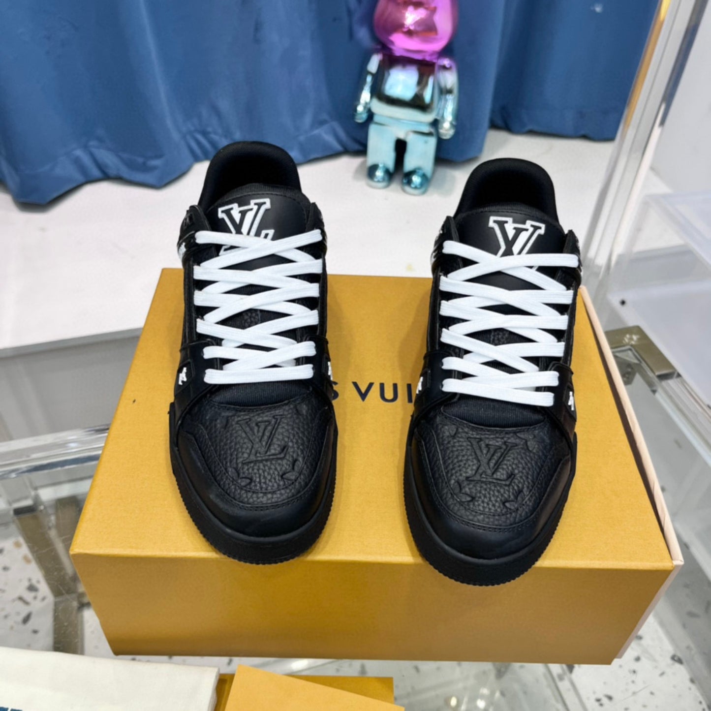 Tenis LV Trainer Preto com Branco