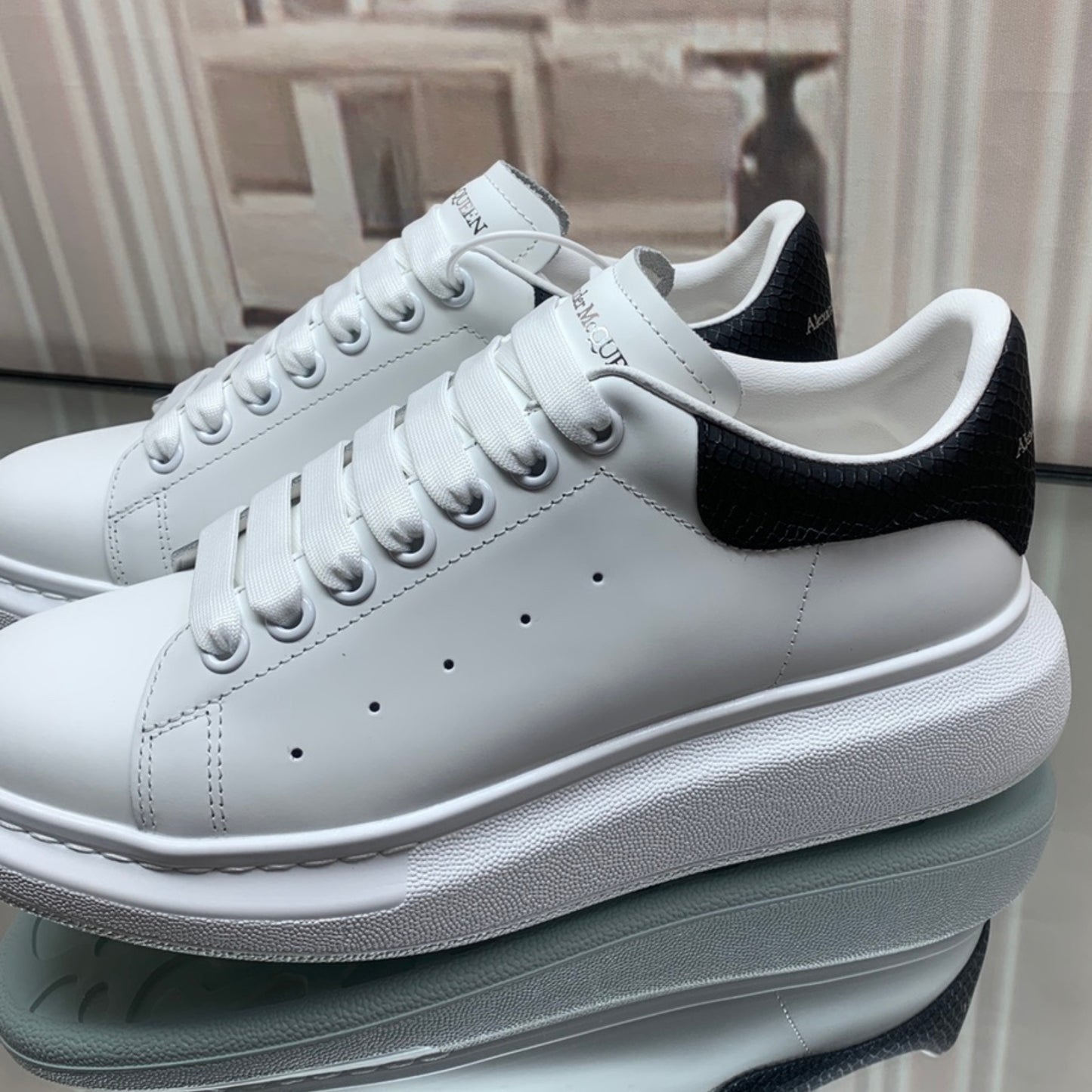 Tênis A Mcq Oversized Couro Branco #1
