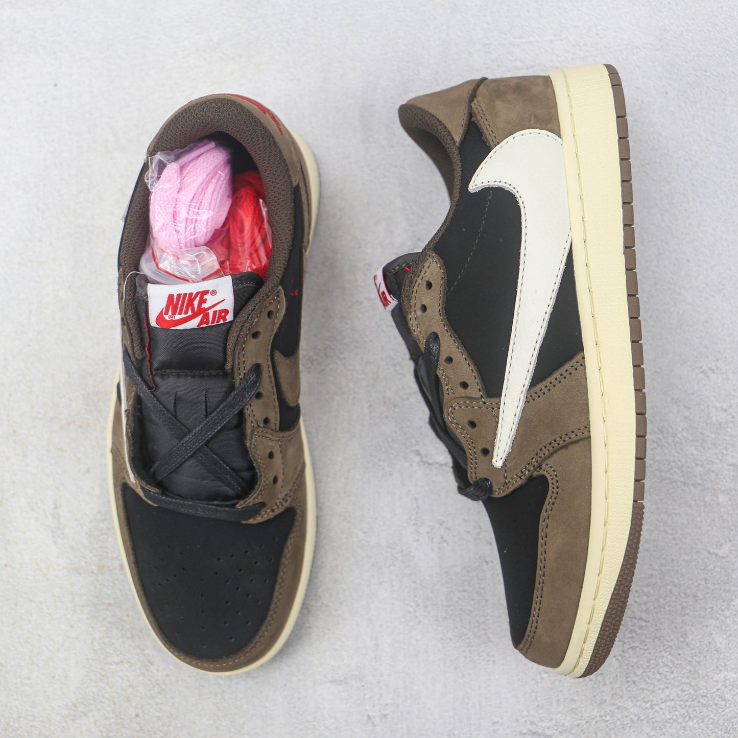 Tênis Travis Scott x AJ1 Low Retro SP Dark Mocha