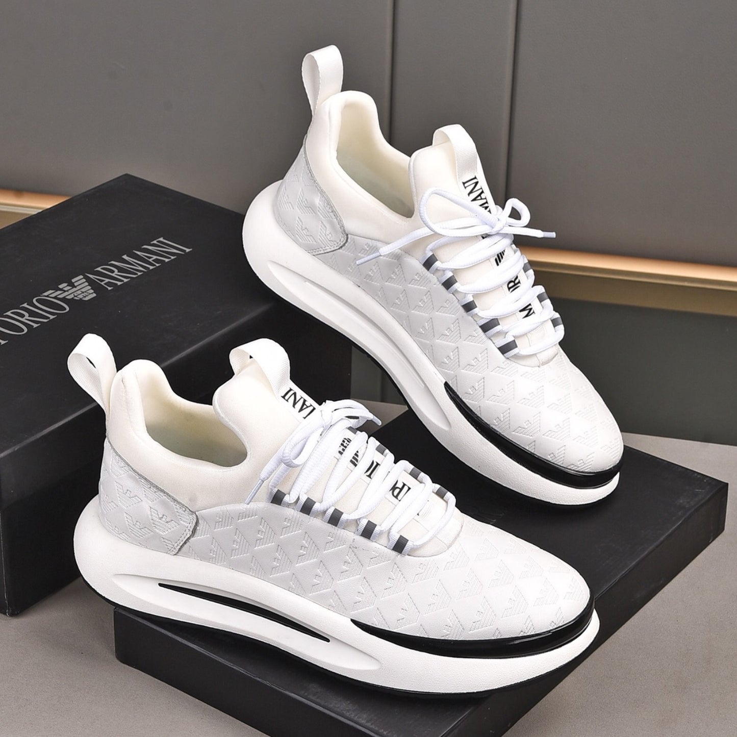 Tenis Arman Branco Casual Couro detalhe Topo