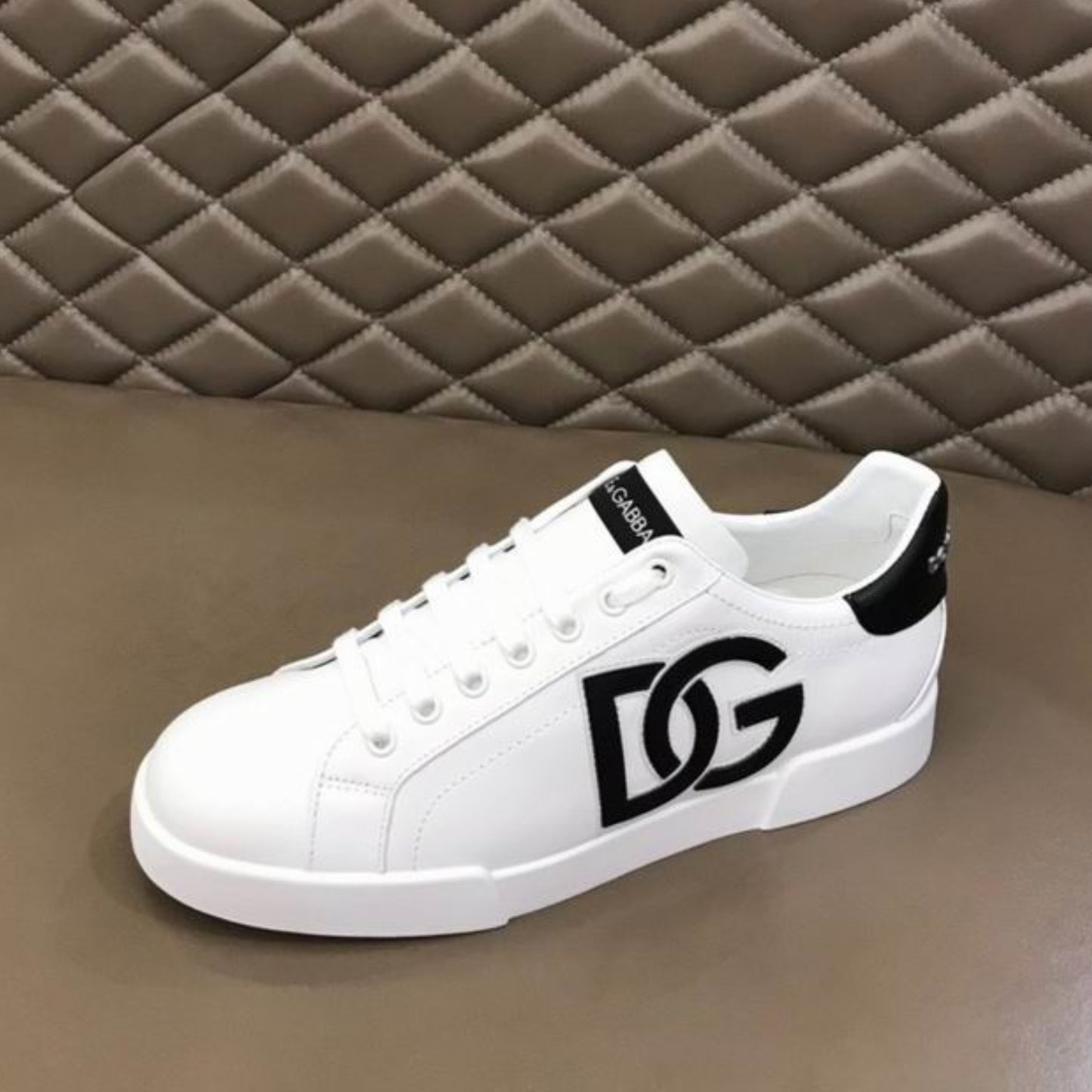 Tenis DG Portofino Couro Branco com Preto Logo Lateral