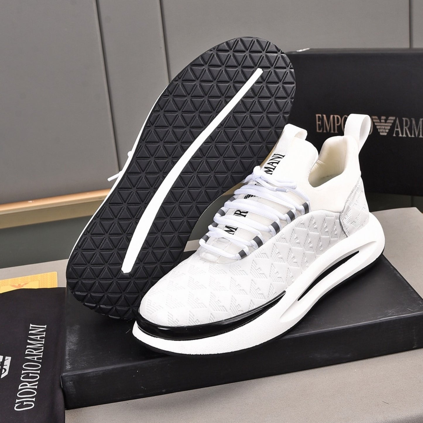 Tenis Arman Branco Casual Couro detalhe Topo