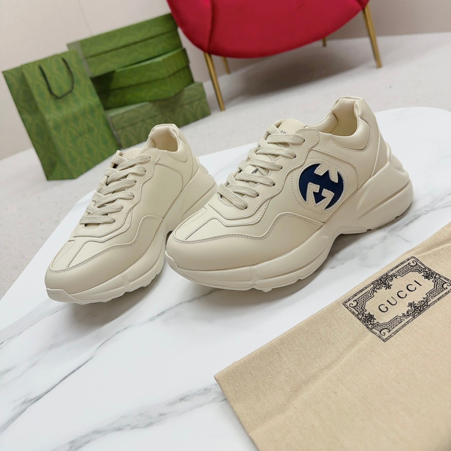 Tenis GG Rhyton Com Logo azul
