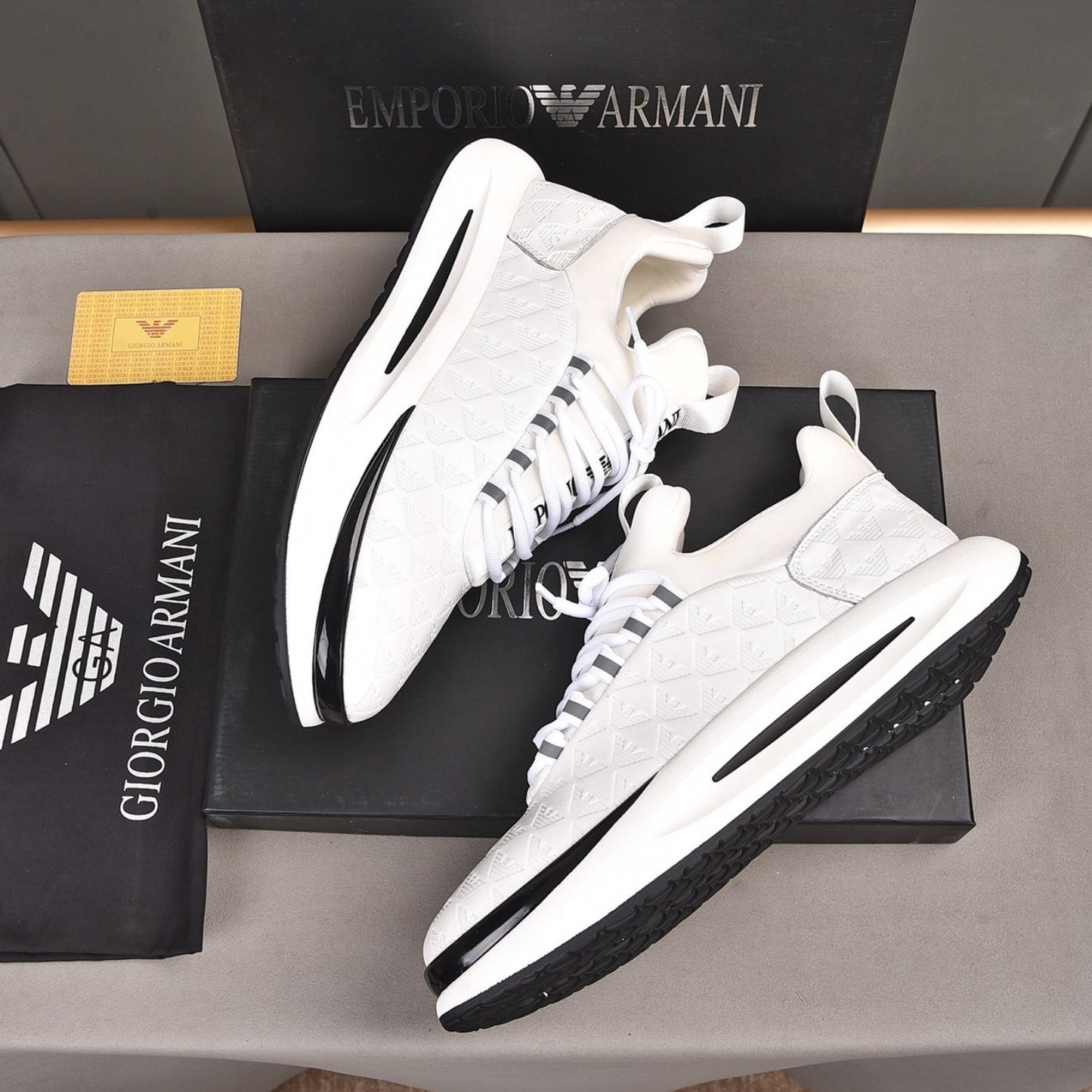 Tenis Arman Branco Casual Couro detalhe Topo