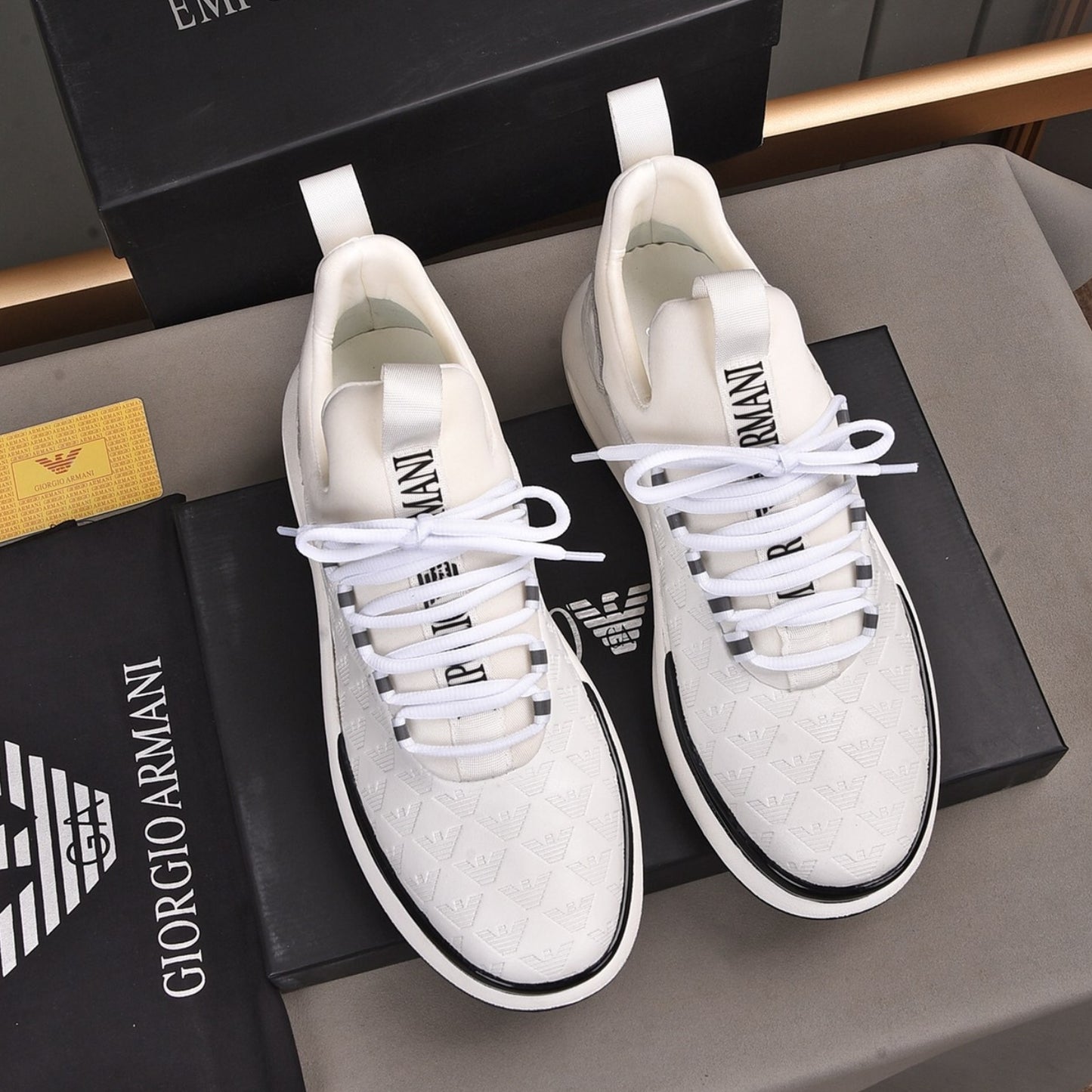 Tenis Arman Branco Casual Couro detalhe Topo