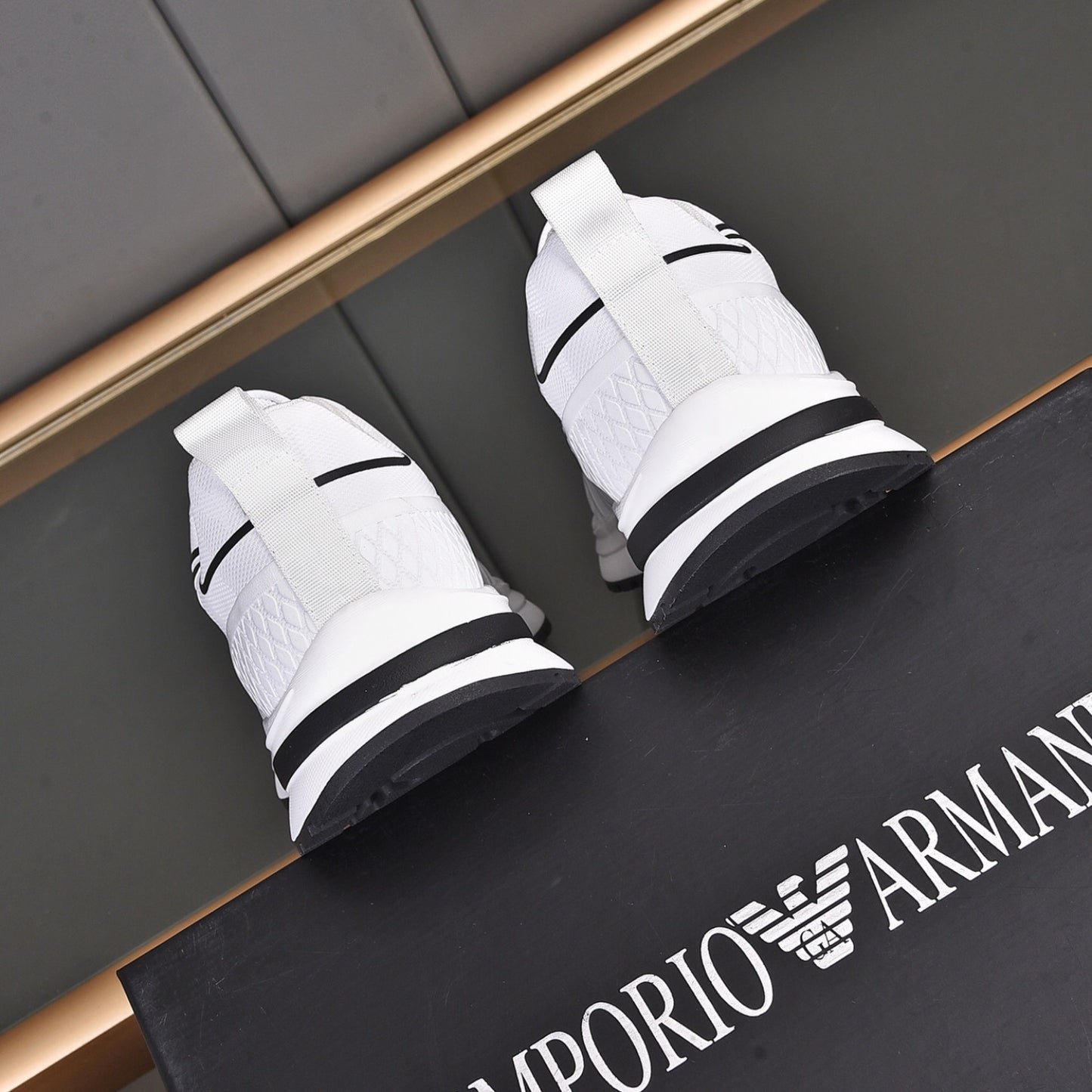 Tenis Arman Branco Casual logo lateral
