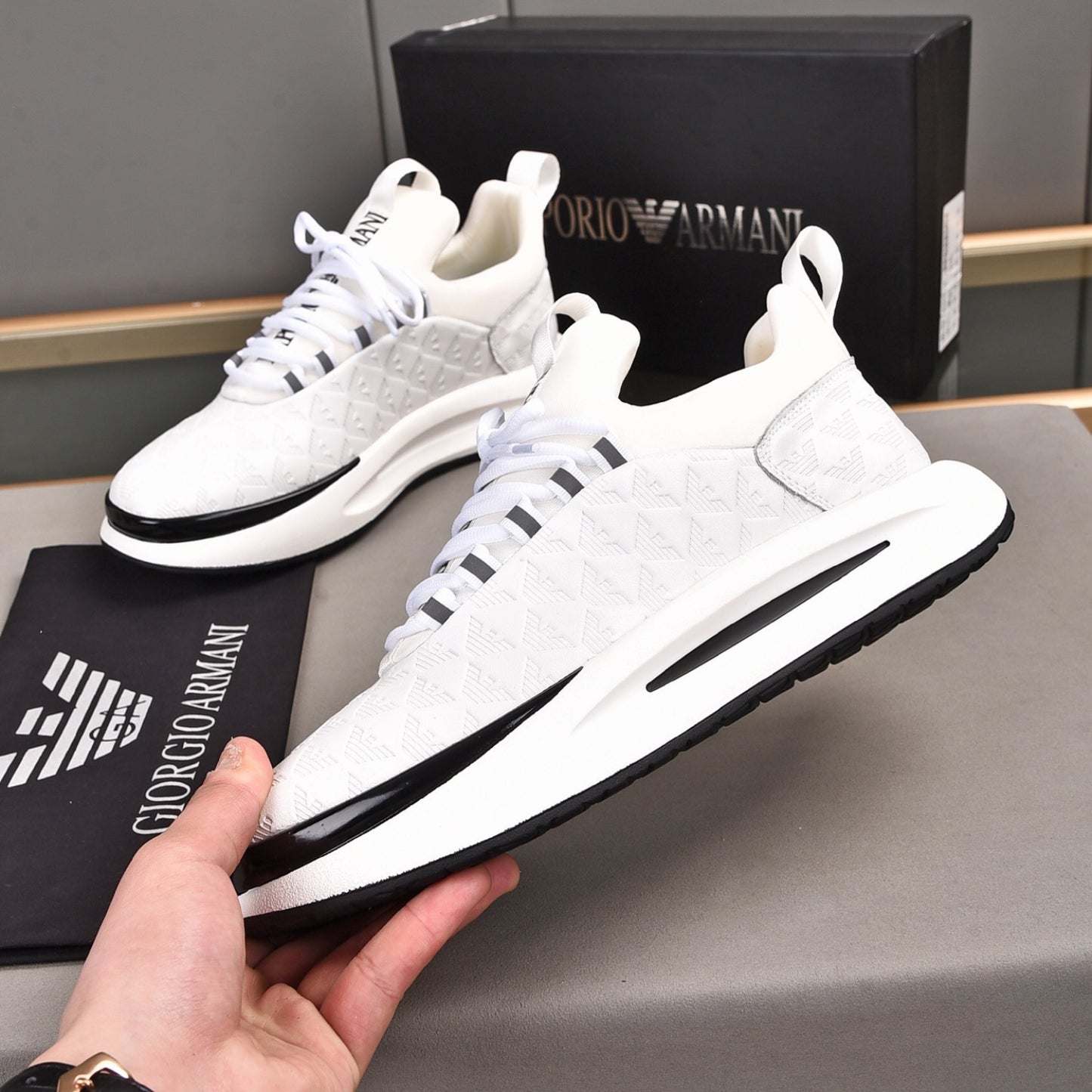 Tenis Arman Branco Casual Couro detalhe Topo