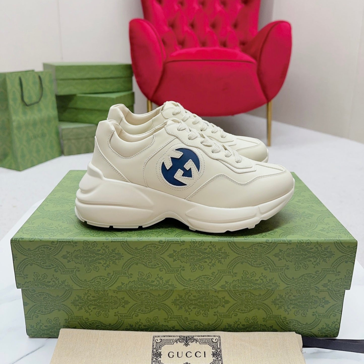 Tenis GG Rhyton Com Logo azul