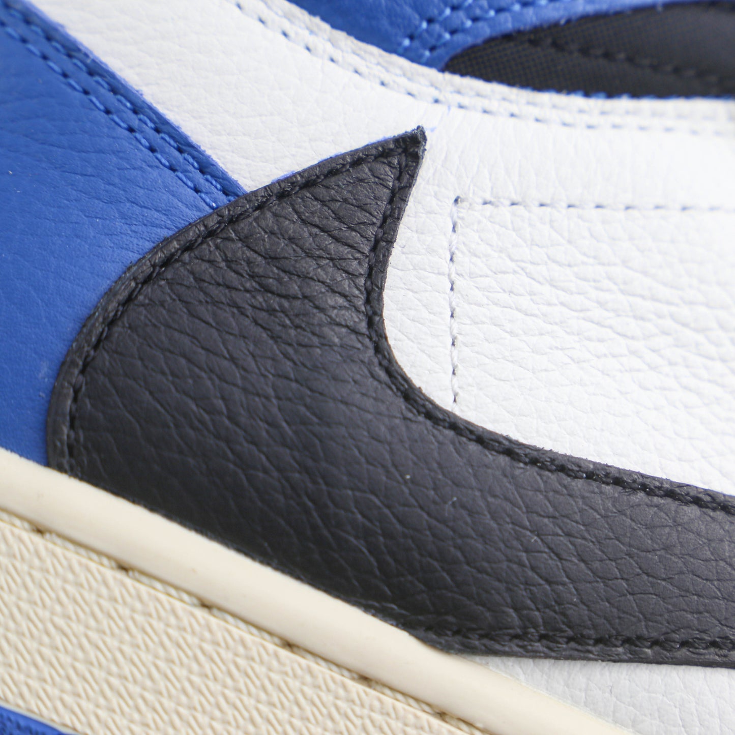Tênis Fragment Design x Travis Scott x AJ1 Retro High