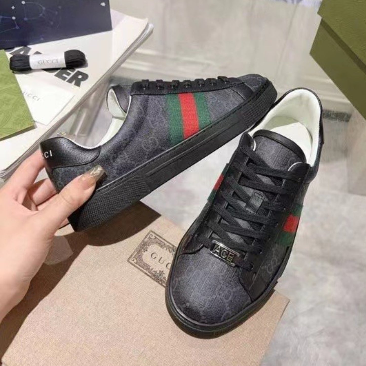 Tenis GG Ace com listras Web Preto