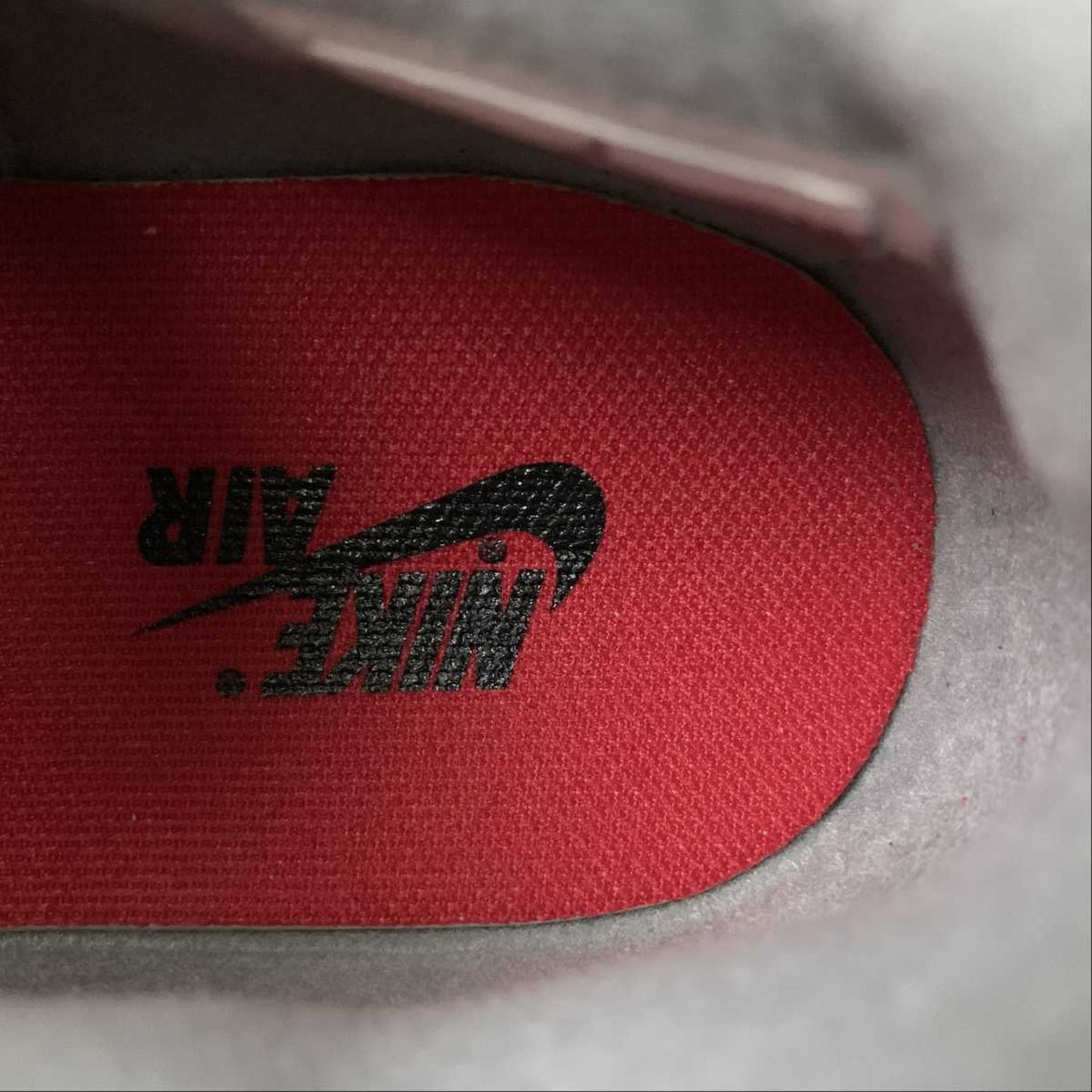 Tênis AJ4 Bred (2019)