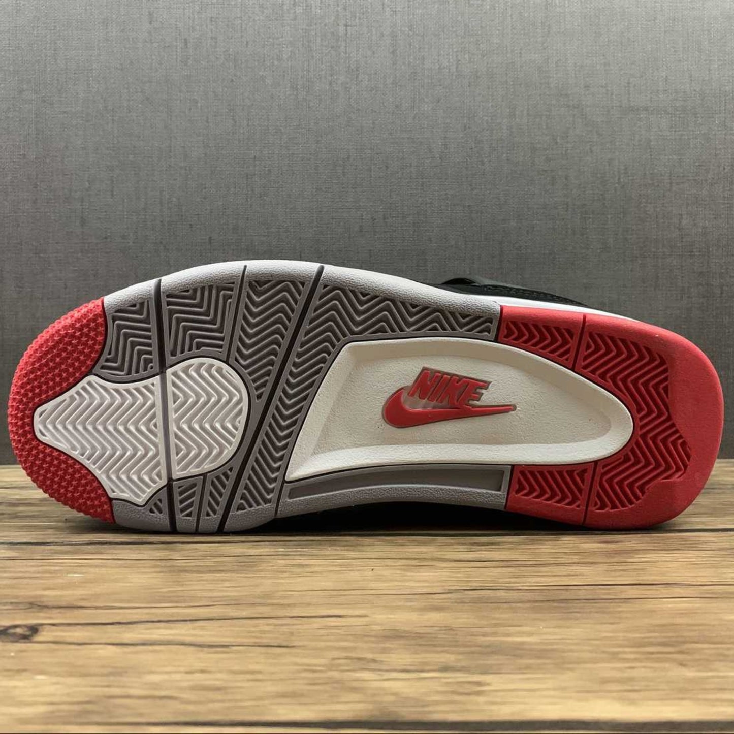 Tênis AJ4 Bred (2019)