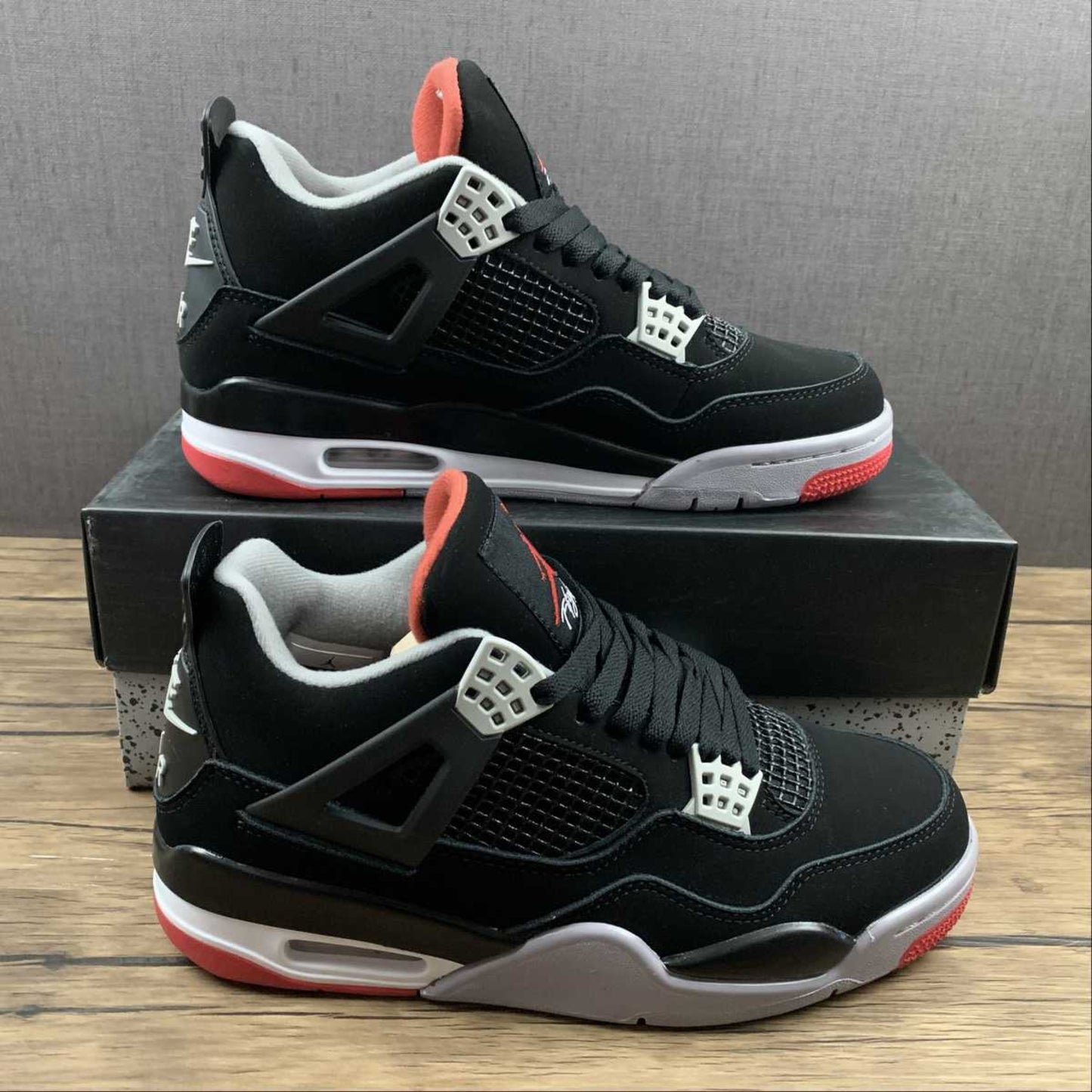 Tênis AJ4 Bred (2019)