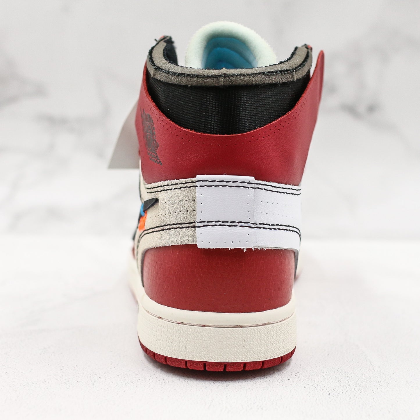 Tênis Off-Wh x AJ1 Chicago