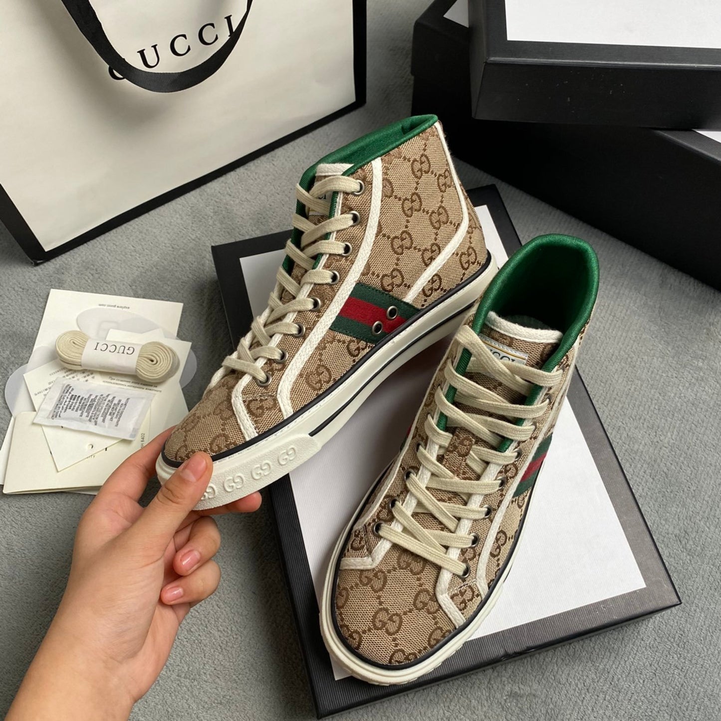 Tenis GG 1977 Com listras Cano médio