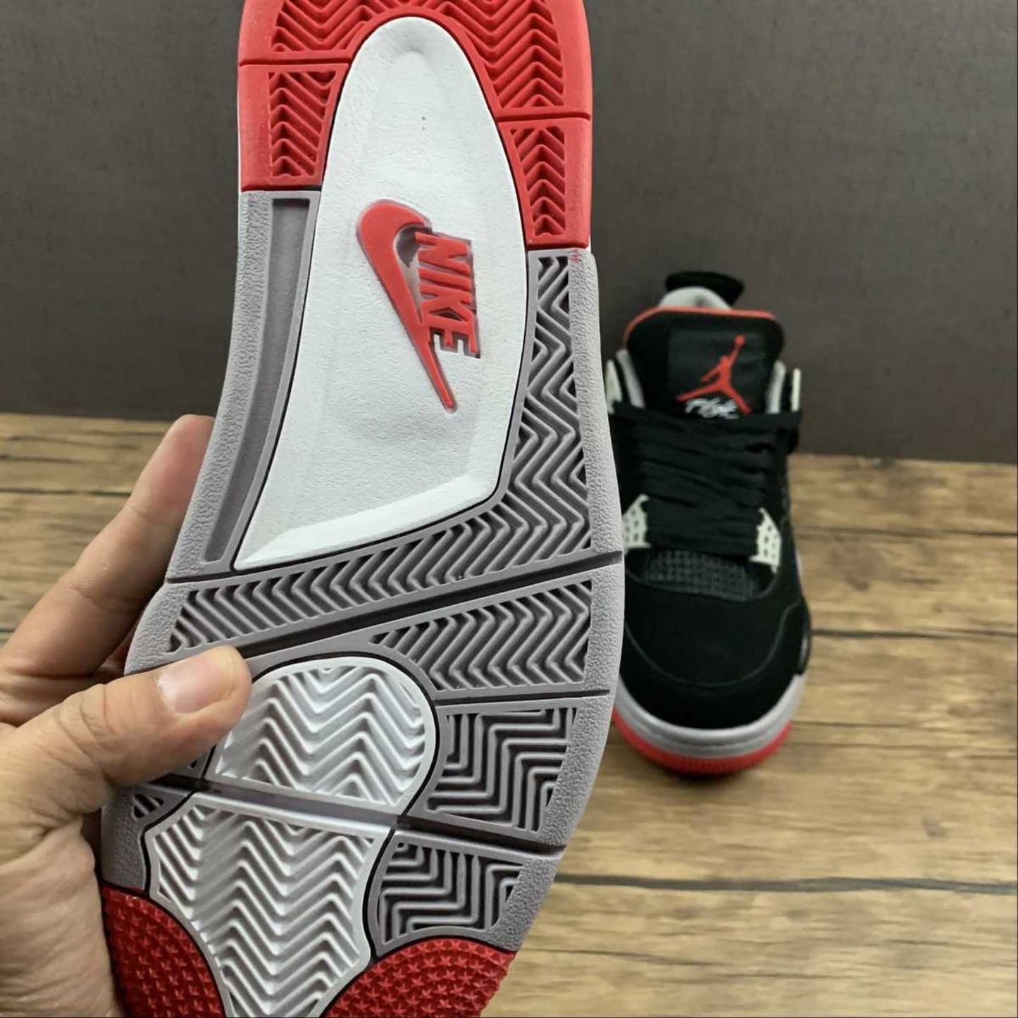 Tênis AJ4 Bred (2019)