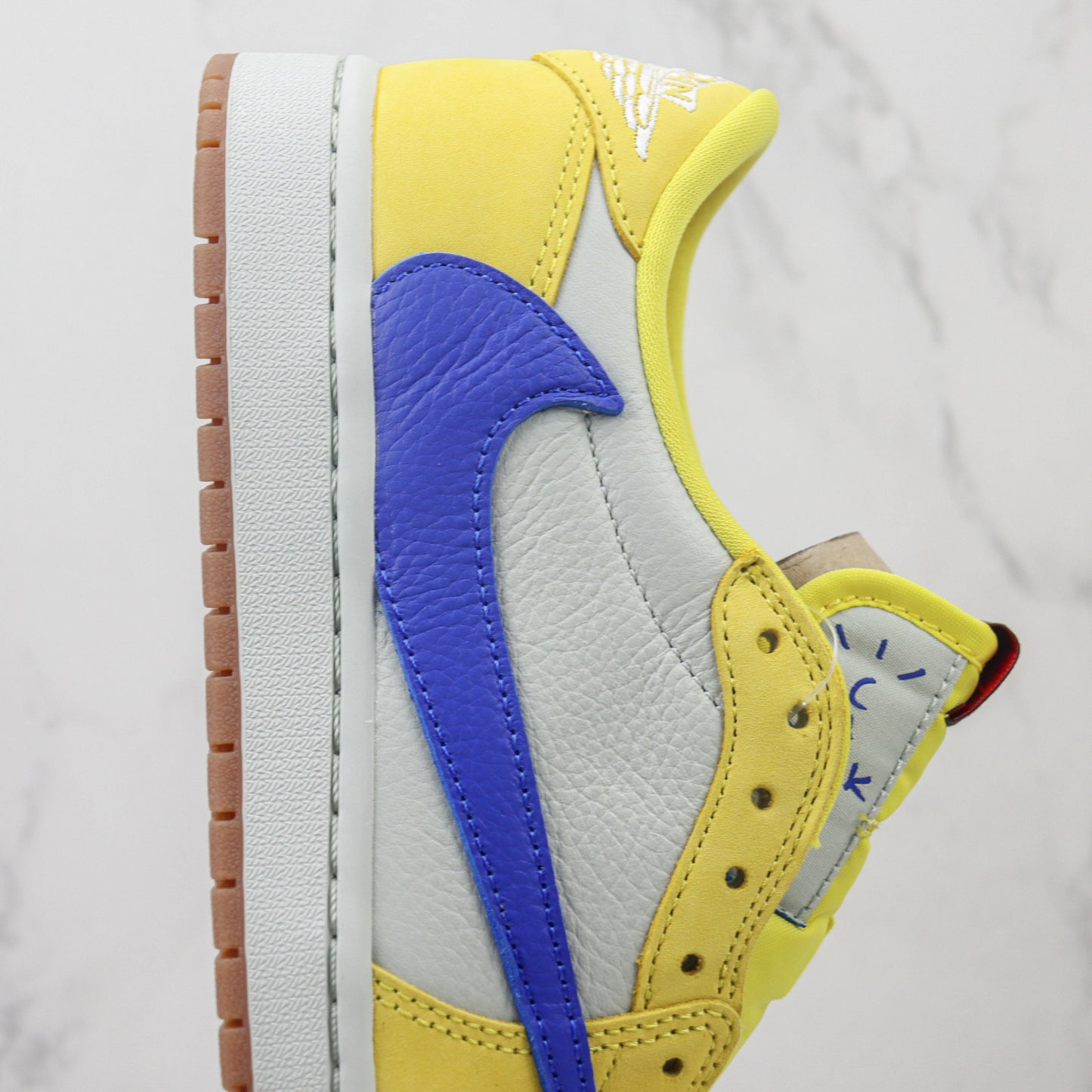 Tênis Travis Scott x AJ1 Low OG Canary
