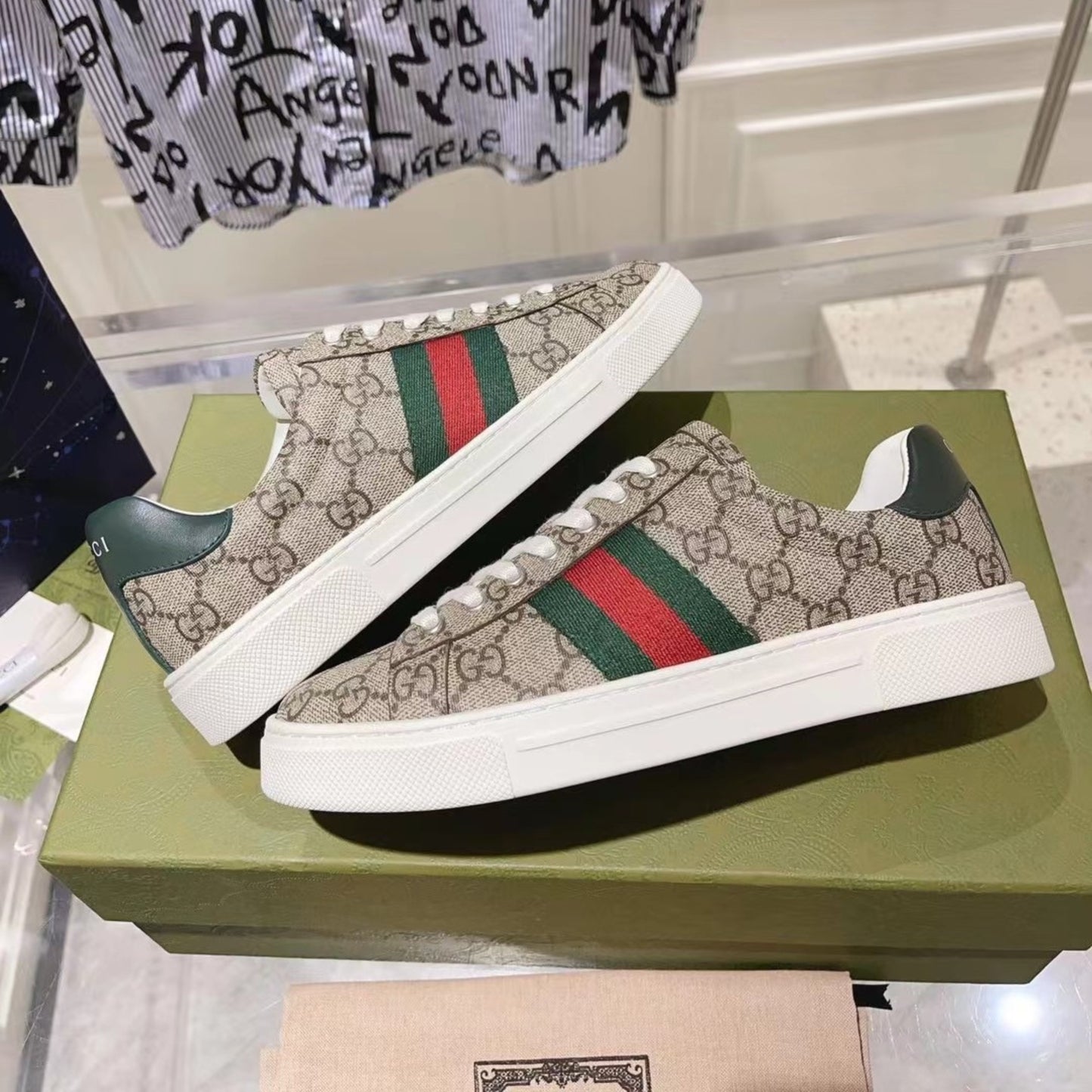 Tênis GG Ace com listras com Recortes